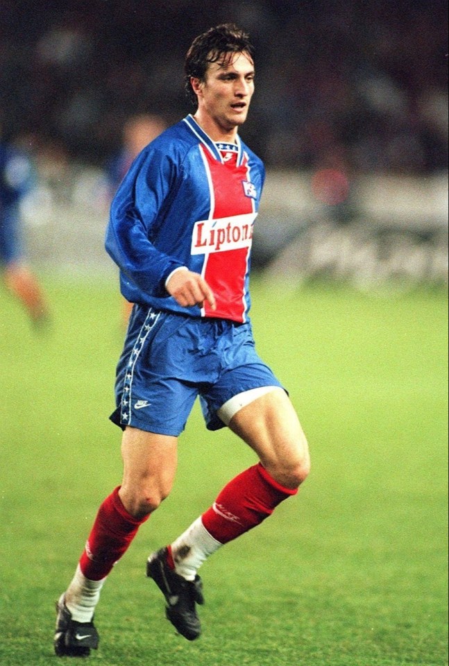David Ginola playing for Paris St. Germain.