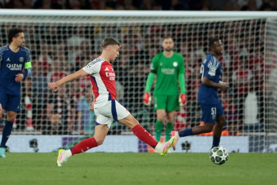 LONDON, ENGLAND - APRIL 29: Leandro Trossard of Arsenal during the UEFA Champions League 2024/25 Semi Final First Leg match between Arsenal FC and Paris Saint-Germain (PSG) at Emirates Stadium on April 29, 2025 in London, England. (Photo by Jean Catuffe/Getty Images)