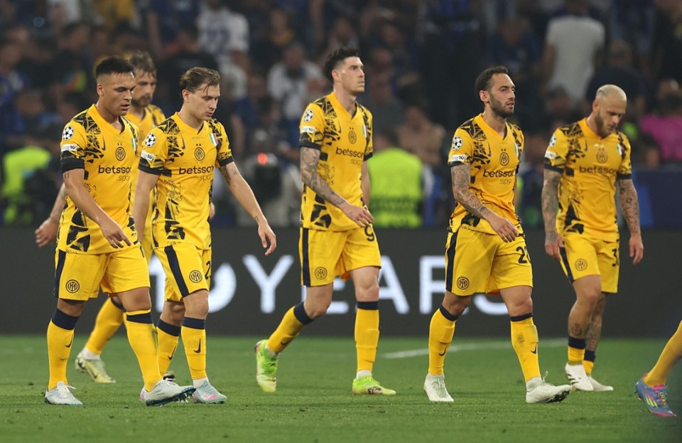 MUNICH, GERMANY - MAY 31: Lautaro Martinez, Nicolo Barella and Hakan Calhanoglu of FC Internazionale look dejected as they leave the field at half time as they trail 2-0 to Paris Saint-Germain during the UEFA Champions League Final 2025 between Paris Saint-Germain and FC Internazionale Milano at Munich Football Arena on May 31, 2025 in Munich, Germany. (Photo by Carl Recine/Getty Images)