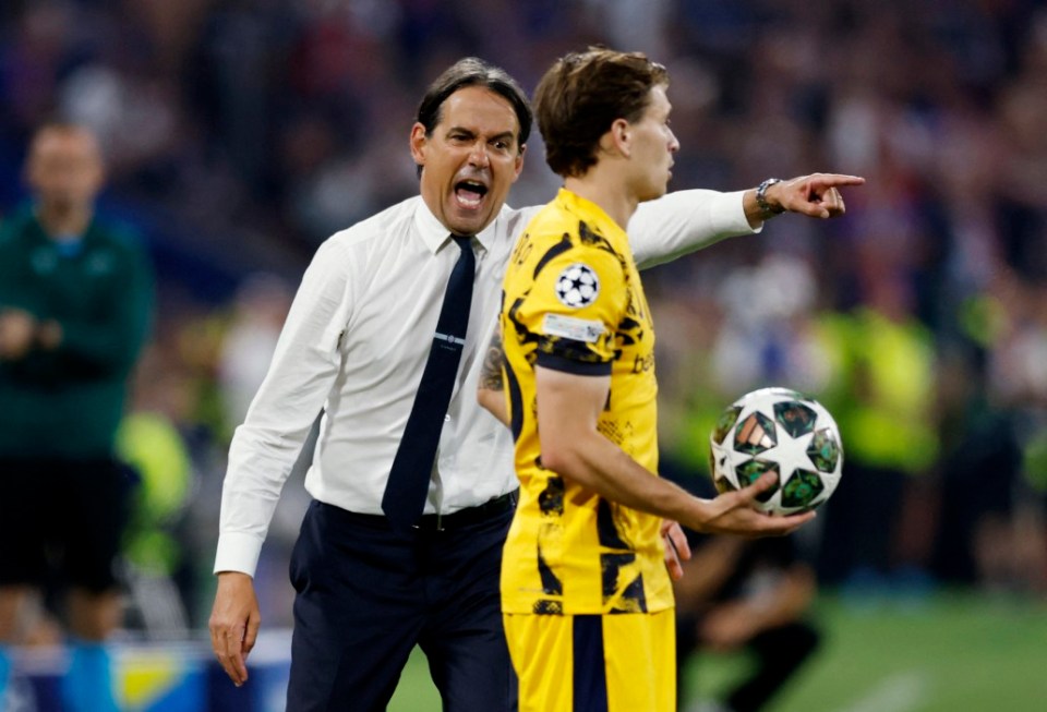Soccer Football - Champions League - Final - Paris St Germain v Inter Milan - Allianz Arena, Munich, Germany - May 31, 2025 Inter Milan coach Simone Inzaghi reacts as Nicolo Barella looks on REUTERS/Peter Cziborra