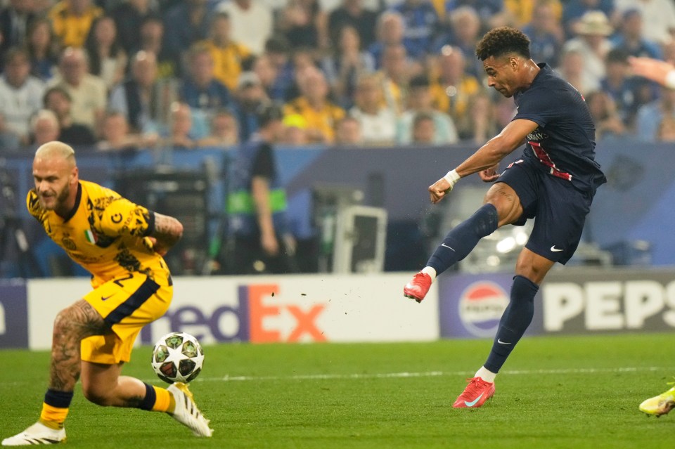 Desire Doue of PSG scoring a goal against Inter Milan in a Champions League match.
