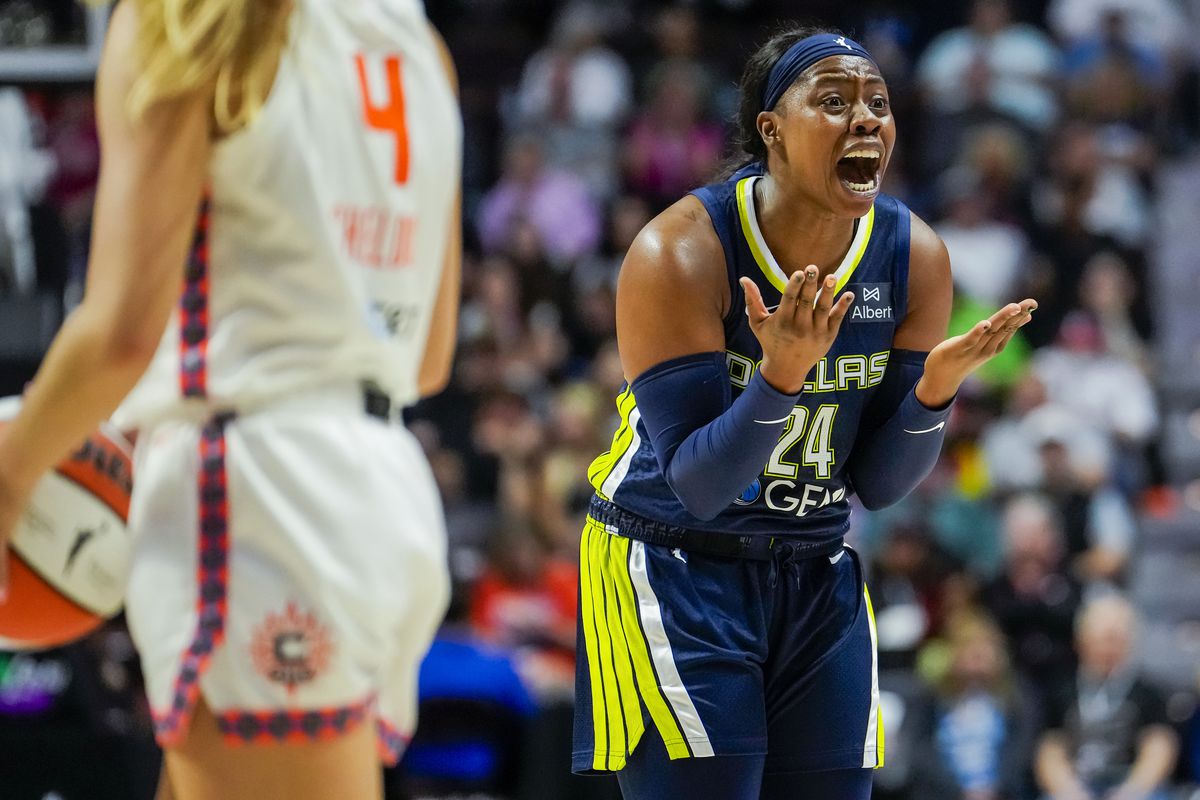 Dallas Wings v Connecticut Sun
