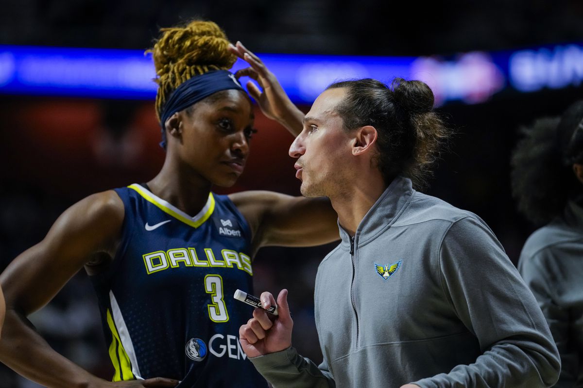 Dallas Wings v Connecticut Sun