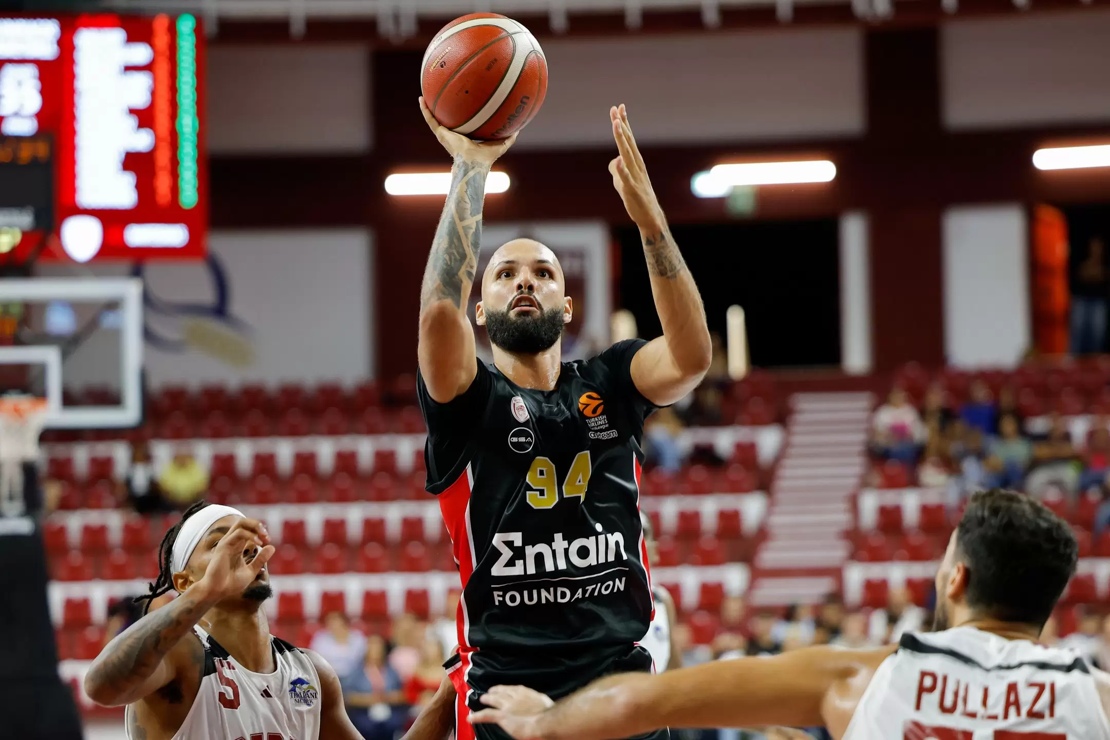 Olympiacos supporter tattoos Evan Fournier