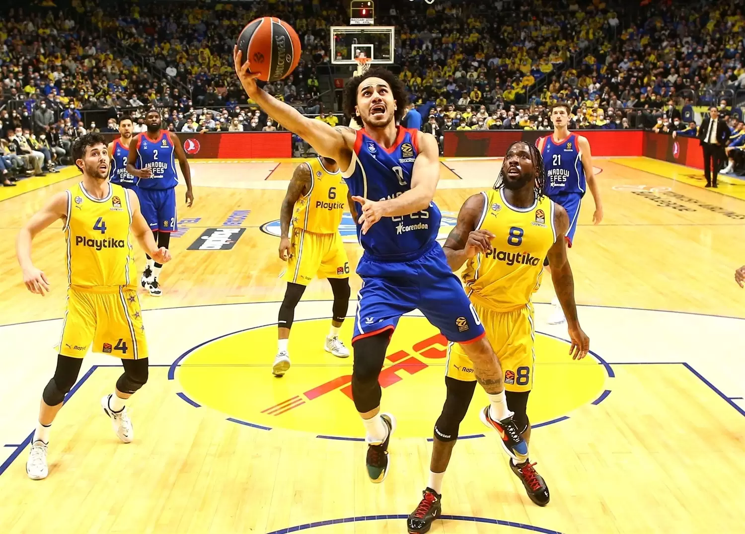 Fenerbahce lands Shane Larkin in a blockbuster move