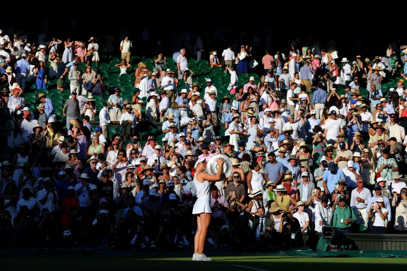 Noskova Trophy Crowd Shaun Brooks Camera Sport