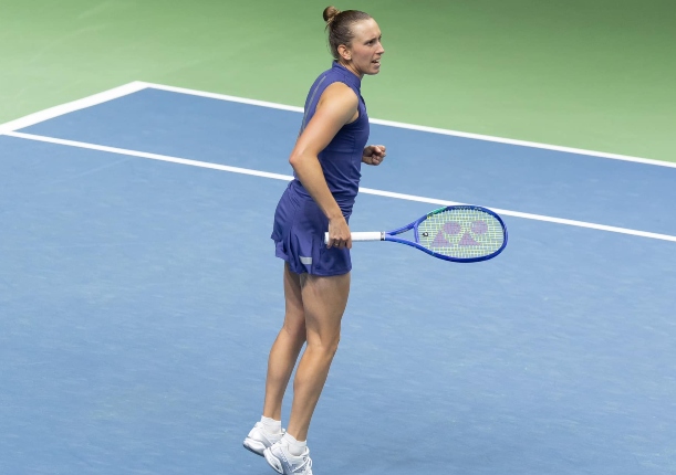 Mertens Surprises Swiatek, Sets up Beijing Semifinal vs. Zheng