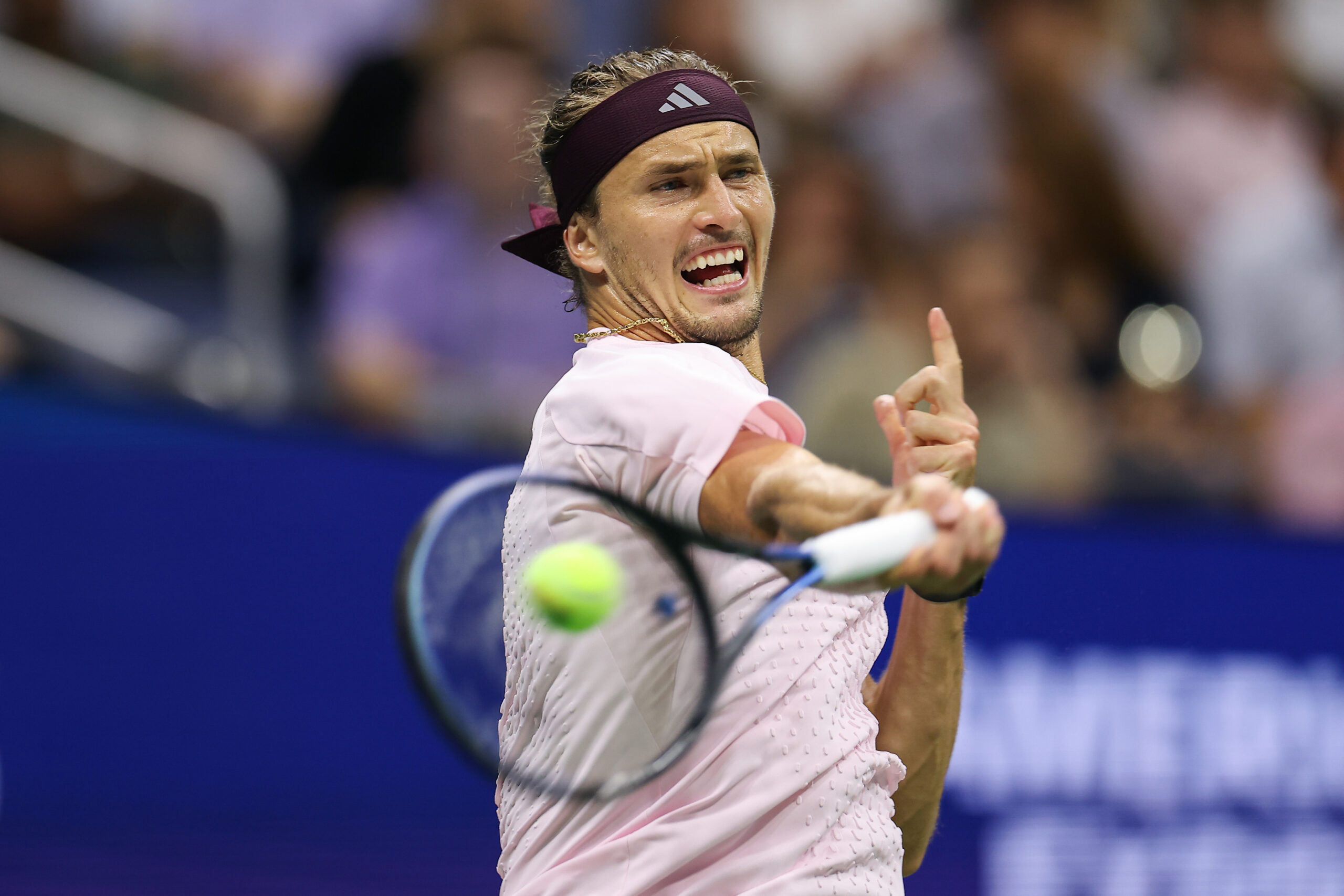 Zverev Defeats de Minaur for 11th Semifinal of Season in Shanghai